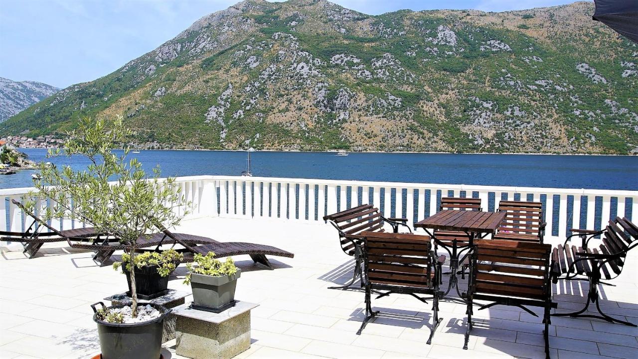 Penthouse Stoliv New Spa-Pool Villa Is Located 5M From The Sea, Exclusive Terrace,Private Jetty Wih Sunbeds, Pebble Beach, Secluded Location Total Area 375M2 At Your Disposal Kotor Bagian luar foto