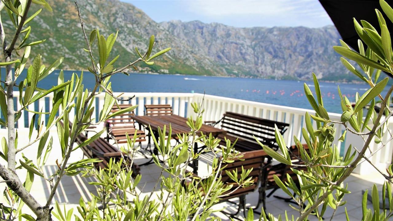 Penthouse Stoliv New Spa-Pool Villa Is Located 5M From The Sea, Exclusive Terrace,Private Jetty Wih Sunbeds, Pebble Beach, Secluded Location Total Area 375M2 At Your Disposal Kotor Bagian luar foto
