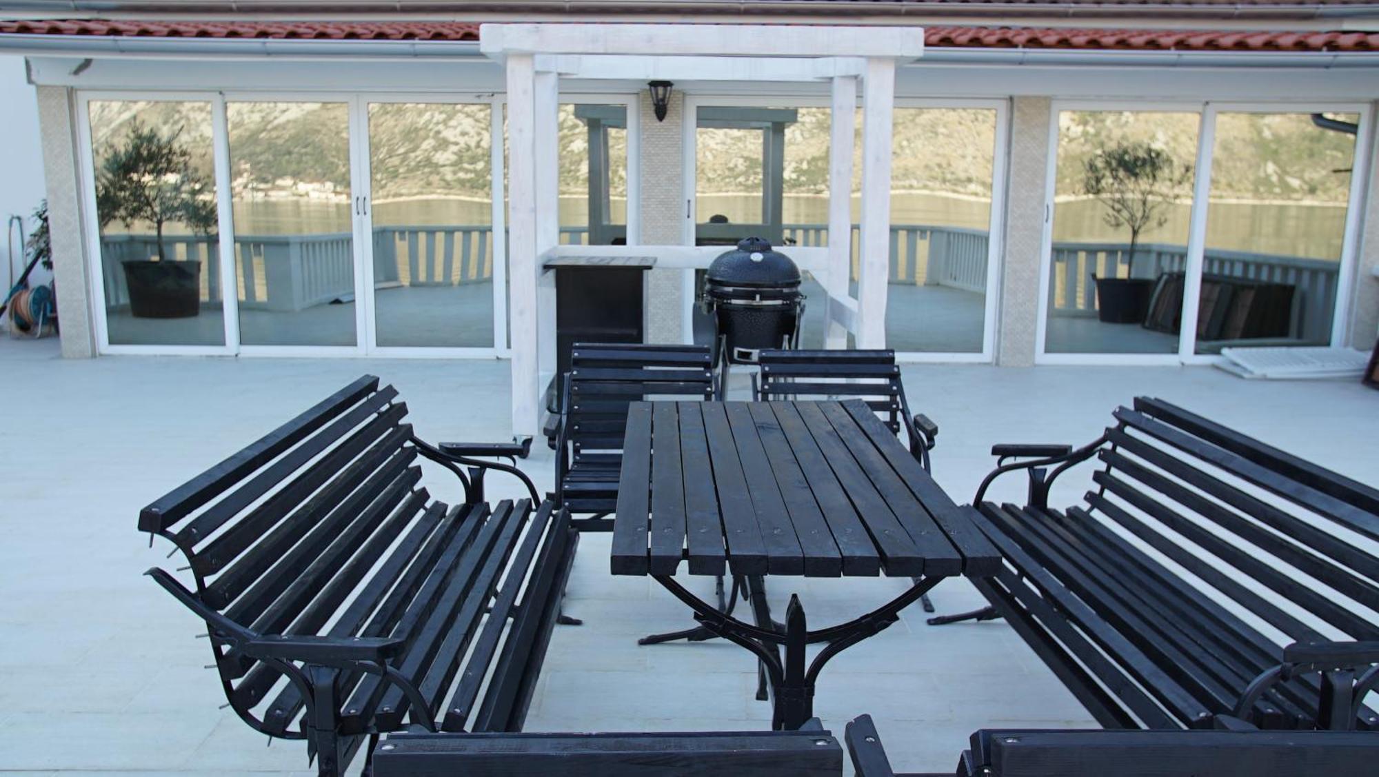 Penthouse Stoliv New Spa-Pool Villa Is Located 5M From The Sea, Exclusive Terrace,Private Jetty Wih Sunbeds, Pebble Beach, Secluded Location Total Area 375M2 At Your Disposal Kotor Bagian luar foto