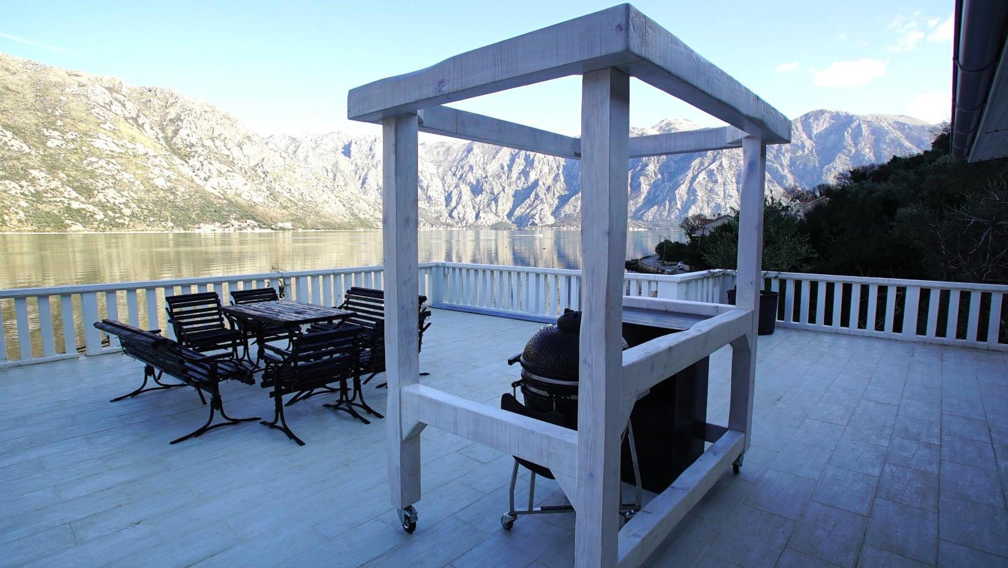 Penthouse Stoliv New Spa-Pool Villa Is Located 5M From The Sea, Exclusive Terrace,Private Jetty Wih Sunbeds, Pebble Beach, Secluded Location Total Area 375M2 At Your Disposal Kotor Bagian luar foto