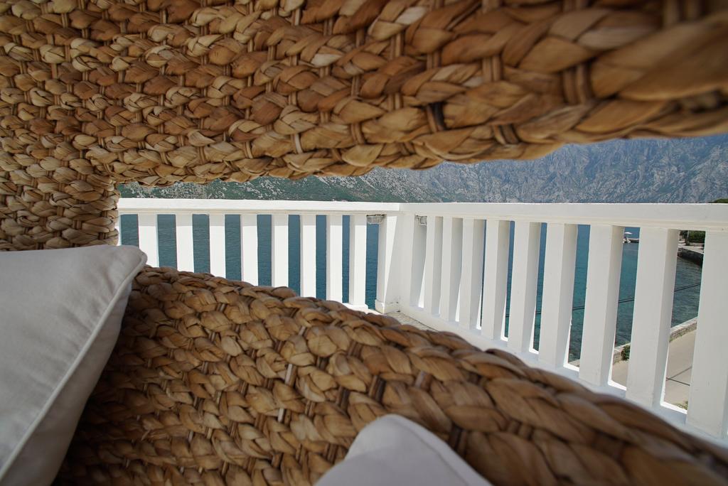 Penthouse Stoliv New Spa-Pool Villa Is Located 5M From The Sea, Exclusive Terrace,Private Jetty Wih Sunbeds, Pebble Beach, Secluded Location Total Area 375M2 At Your Disposal Kotor Bagian luar foto