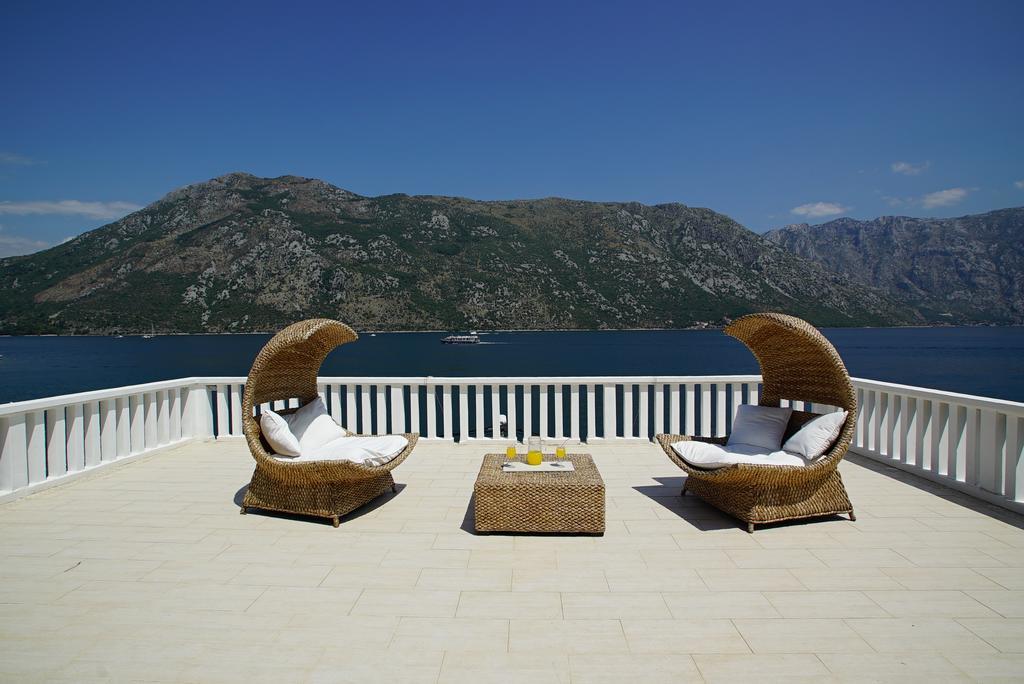 Penthouse Stoliv New Spa-Pool Villa Is Located 5M From The Sea, Exclusive Terrace,Private Jetty Wih Sunbeds, Pebble Beach, Secluded Location Total Area 375M2 At Your Disposal Kotor Bagian luar foto