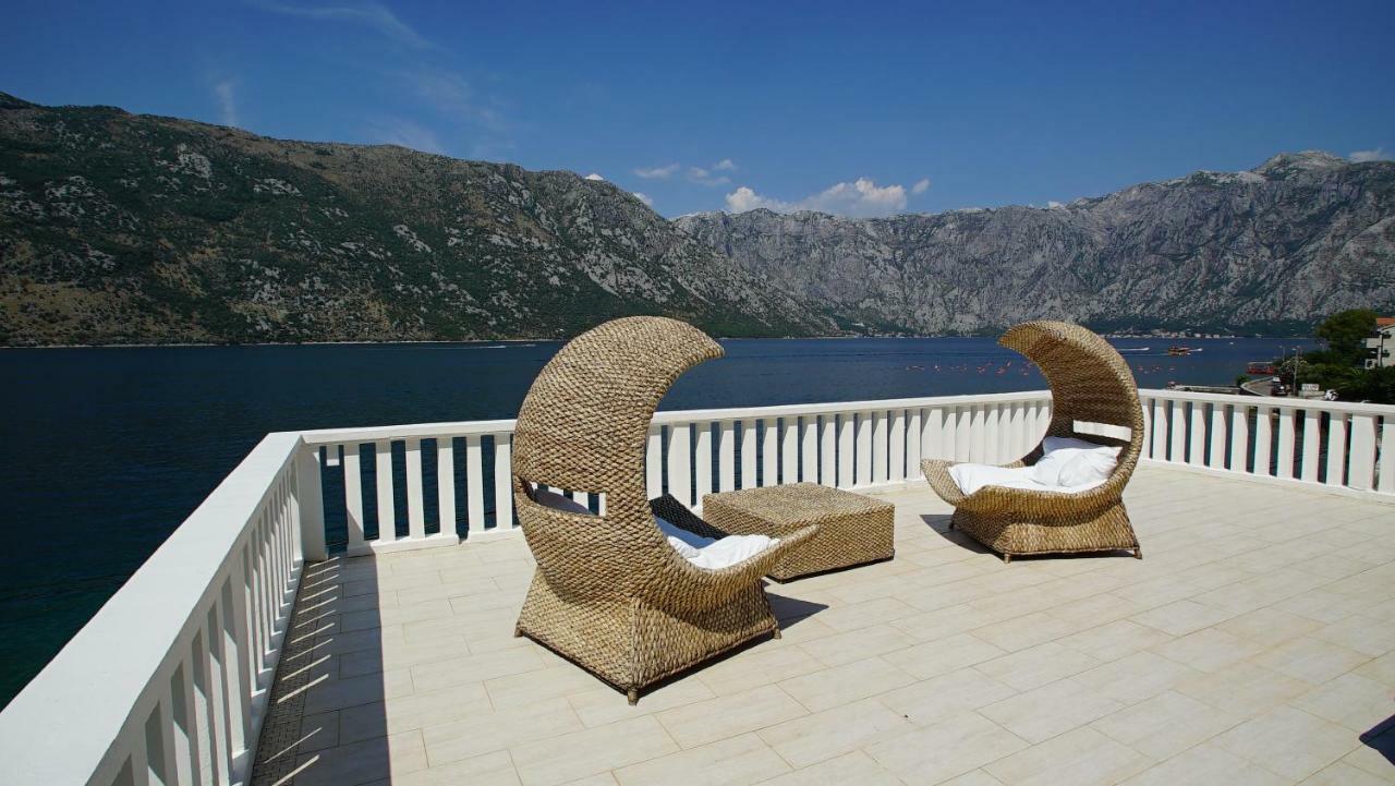 Penthouse Stoliv New Spa-Pool Villa Is Located 5M From The Sea, Exclusive Terrace,Private Jetty Wih Sunbeds, Pebble Beach, Secluded Location Total Area 375M2 At Your Disposal Kotor Bagian luar foto