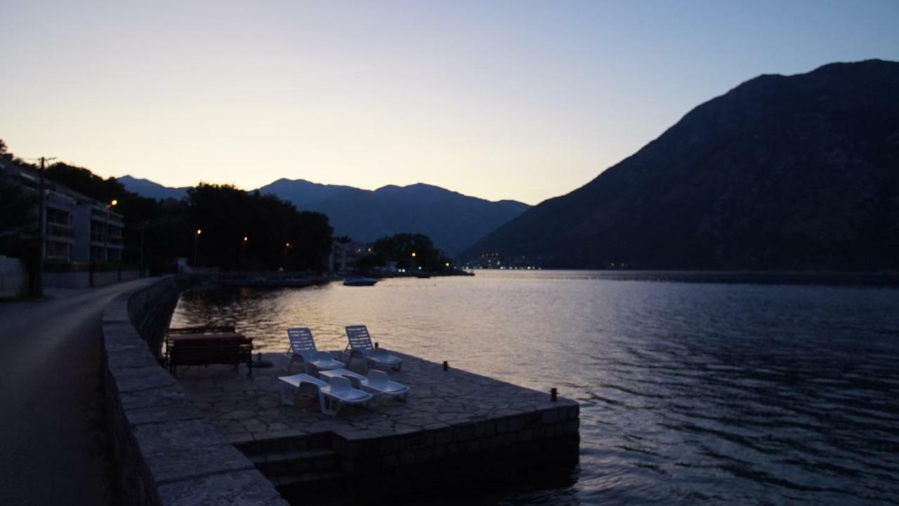 Penthouse Stoliv New Spa-Pool Villa Is Located 5M From The Sea, Exclusive Terrace,Private Jetty Wih Sunbeds, Pebble Beach, Secluded Location Total Area 375M2 At Your Disposal Kotor Bagian luar foto