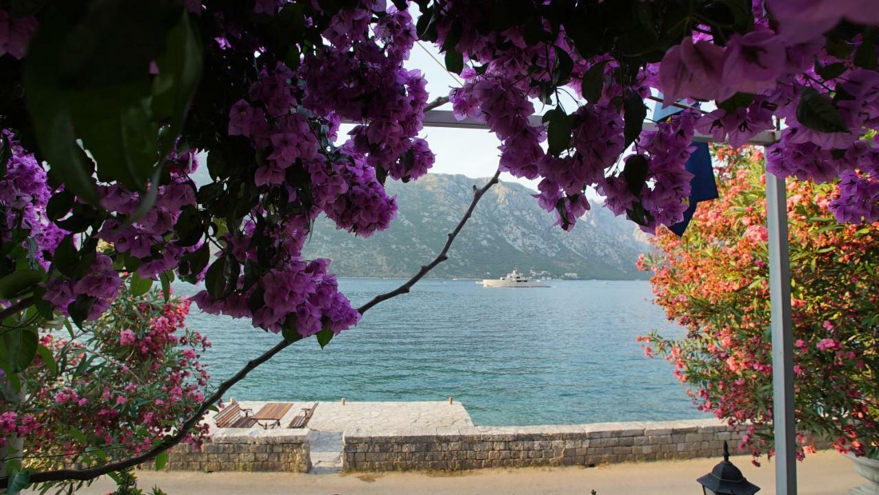Penthouse Stoliv New Spa-Pool Villa Is Located 5M From The Sea, Exclusive Terrace,Private Jetty Wih Sunbeds, Pebble Beach, Secluded Location Total Area 375M2 At Your Disposal Kotor Bagian luar foto